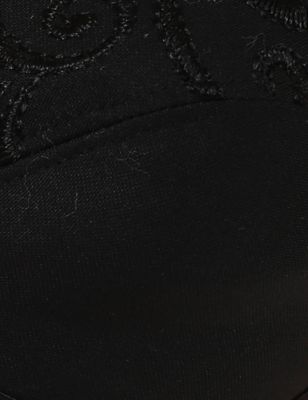 BLACK/